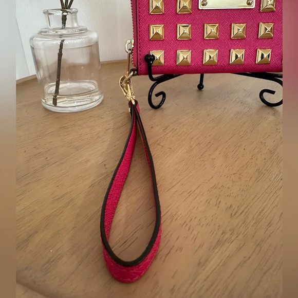 MICHAEL KORS ~ Women’s small pinkish/red wristlet with bold gold pyramid accents - Picture 5 of 7